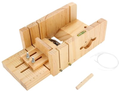 Dailygoods- Zeepsnijder met Precisieschaal - Houten Snijder - Snijbox - Antikleef Coating - Elegant Design - Voor Koud/Heet Zeep - Zeep Snijmachine