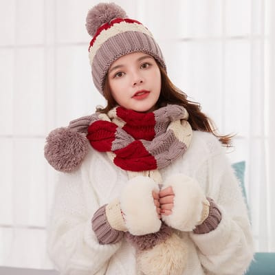 BRD Winter® | Khaki Rood 3 delige winterset | Gevoerde muts met pompon, sjaal met pompons en vingerloze handschoenen | Gevoerd en Gebreid Unisex Dames Meisjes One Size