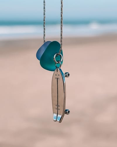 Laguna Treasures - Zeeglas - ketting - surfskateboard - zilver - long box ketting- Halsketting - Sieraden - Surf