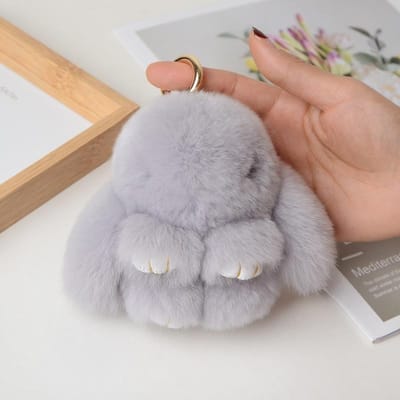 Porte-clés Pompon Lapin en Vrai Fourrure Moelleuse Mini 10CM pour Femmes Filles Mignon Lapin Peluche Porte-clés sur Sac Bijoux Fête de Mariage Jouet Cadeau Enfant gris clair