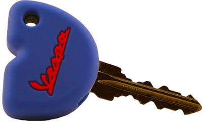 Vespa silicone sleutelhoes Blauw met Rode Letters