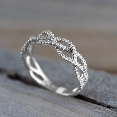 Huitan Bagues Fantaisie Torsadées pour Femmes CZ Entièrement Scintillant Délicat Accessoires de Port Quotidien Mode Polyvalente Bijoux pour Femmes Lots 10