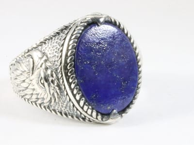 Zware bewerkte zilveren ring met lapis lazuli - maat 19