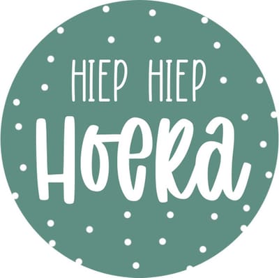 Sticker Hiep hiep hoera groen - traktatie sticker verjaardag - sluitsticker cadeau - kinderfeestje - 20 stuks