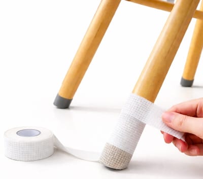 Stoelpoot Beschermers Tape – 5 Rollen – Zelfklevend & Antislip – Vloerbescherming voor Stoelen & Tafels – Geluidsdempend – 2,5 cm x 4 m – Wit