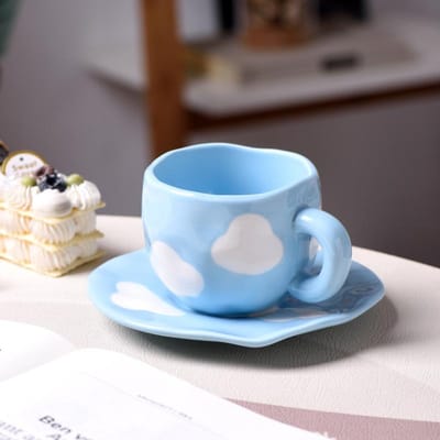 Creatief Ontwerp Handgeschilderde Witte Wolk Koffiekopje Schotel Ruimtebesparend Fris Onderglazuur Gekleurd Handgeknepen Onregelmatig Wolk Keramisch Kopje Schotel Set 300
