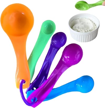 Set van 10 plastic maatlepels met verschillende capaciteiten voor het meten van specerijen, ingrediënten en vloeistoffen, kleurrijk en verstelbaar