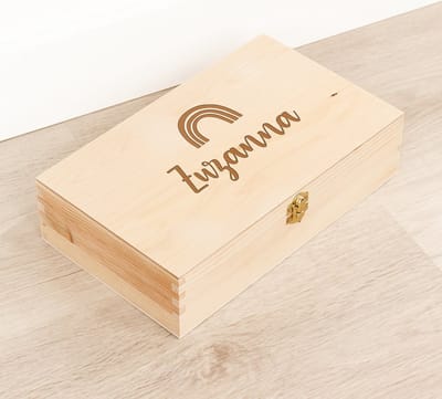 Houten kistje 'Zuzanna' Regenboog - Tekenkist - Herinneringsdoos - Kraamcadeau - Knutseldoos - Memorybox - Baby - Geboorte
