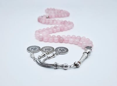 Handgemaakte tesbih "Tasbih" natuursteen "Roze kwartz" - Aantal kralen 99 - Diameter kralen 8MM - met metaal tassel "Masha' allah" - Een mooi cadeau-idee