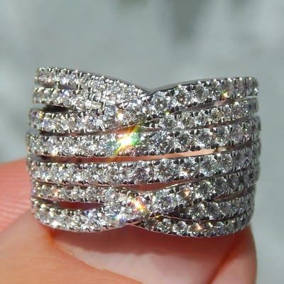 Huitan Trendy Multi-laags Kruis Brede Ring Dames Mode Luxe Kleur Sieraden voor Feest Heldere Zirkonia Vingeraccessoires 8 gray