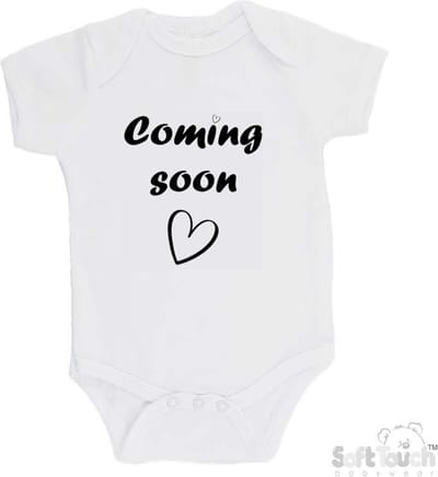 100% katoenen Romper met Tekst "Coming soon" - Wit/zwart - Zwangerschap aankondiging - Zwanger - Pregnancy announcement - Baby aankondiging - In verwachting 62/68