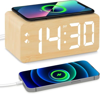 Houten Digitale Wekker met Draadloos Opladen en USB-Poorten