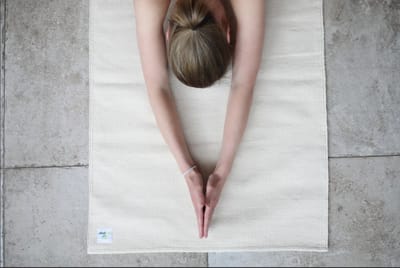 Ecoyogi Organische Yogamat van Katoen - 200 cm x 65 cm x 0,4 cm - Crème - 100% Ecologisch Katoen - Deze Yoga Mat wordt stroever naarmate hij vochtiger wordt