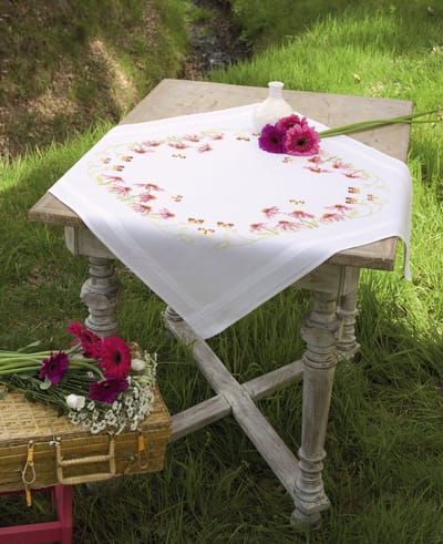 Vervaco - Tafelkleed kit met ingeweven boord - 80 x 80cm - Zonnehoed met vlinders - PN-0148769