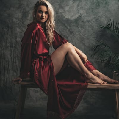 Kimono dames satijn, bordeaux rood met kant, lang model one size - Luxe cadeau vrouw - one size fits all