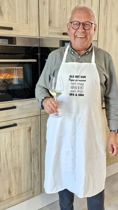 Keukenschort zwart met grappige tekst bedrukt cadeau sint en kerst | katoenen Barbecueschort Keuken BBQ Schort Kookschort vraag opa en oma Kokschort mama papa opa oma vrouwen dames mannen heren jullie worden