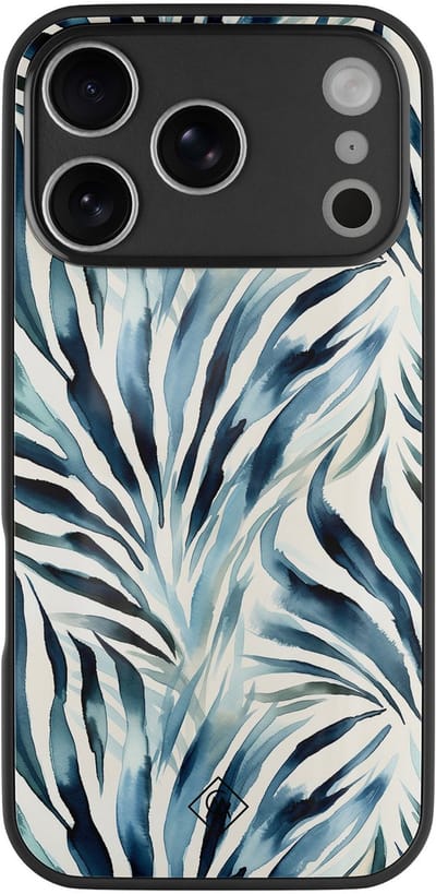 Casimoda® hoesje - Geschikt voor iPhone 17 Pro - Japandi Waves - Luxe Hard Case Zwart - Backcover telefoonhoesje - Blauw