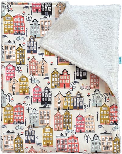 BINK Bedding Wiegdeken Adam / Sherpa offwhite 75 x 100 cm - print met huisjes - Hollandse huisjes - ecru - roze - peach - blue - grijs - mosterdgeel - wieg - kinderwagen - baby