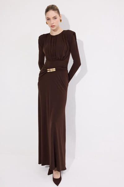 Touché Privé - Maxi jurk met gouden accessoires - Bruin - Dames