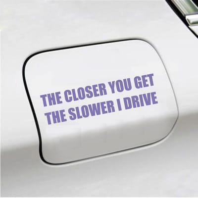 Bumpersticker - The Closer You Get The Slower I Drive - 4 X 14,8 - Paars