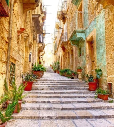 Fotobehang - Narrow Street 225x250cm - Vliesbehang