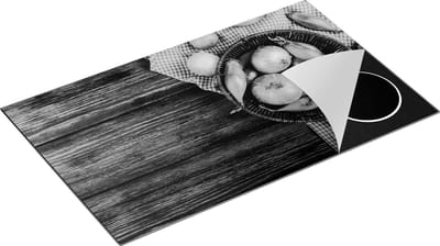 Chefcare Inductie Beschermer Mand met Uien op Tafel - Zwart Wit - 85x52 cm - Afdekplaat Inductie - Kookplaat Beschermer - Inductie Mat