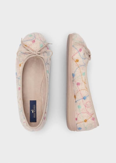 Pantoffels met delicaat borduurwerk - beige / gedess. - Gr. 36 van Goldner Fashion