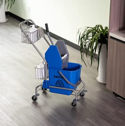 MEUNIQ reinigingswagen met emmer 26 L en uitwringsysteem, schoonmaakwagen met 2 opbergkorven, 4 wielen en metalen handgreep, 73 x 45 x 95 cm, blauw