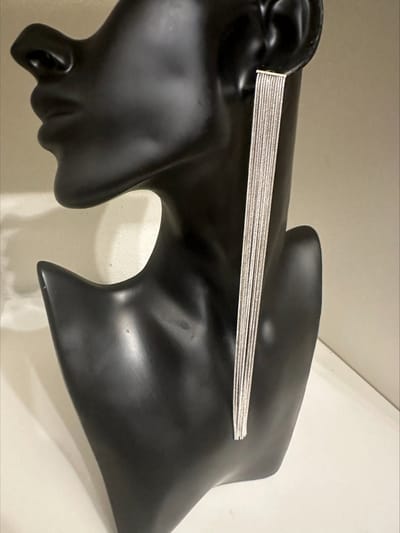 zilverkleurige kwast oorbellen | Make up | Parfum | Moederdag | Verjaardagscadeau| Cadeautje| Valentijnsdag| Kado | sieraden | vaderdag | oorbellen | oorsieraden