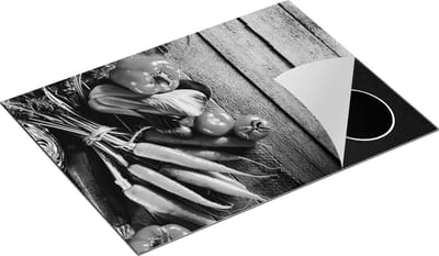 Chefcare Inductie Beschermer Groente op Houten Planken - Groentes - Zwart Wit - 70x50 cm - Afdekplaat Inductie - Kookplaat Beschermer - Inductie Mat