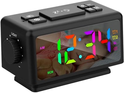 Digitale Wekker met RGB Verlichting, FM Radio en Dubbele USB Oplader