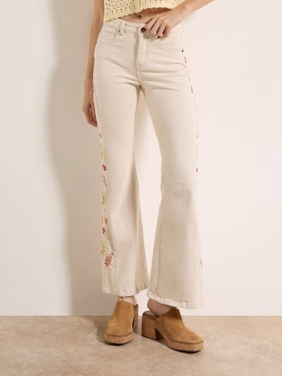 Lulu-jeans met bloemenborduursel en wijde pijpen