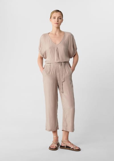 Vrouwelijke losse shorts met elastische taille en strikceintuur COMMA