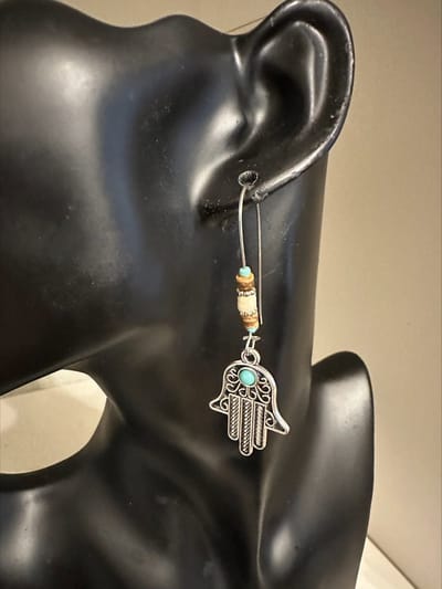 Oud zilverkleurige handjes oorhangers | Make up | Parfum | Moederdag | Verjaardagscadeau| Cadeautje| Valentijnsdag| Kado | sieraden | vaderdag | oorbellen | oorsieraden