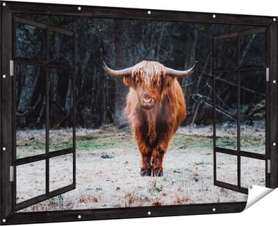 Gards Tuinposter Doorkijk Schotse Hooglander bij het Bos - 180x120 cm - Tuindoek - Tuindecoratie - Wanddecoratie buiten - Tuinschilderij