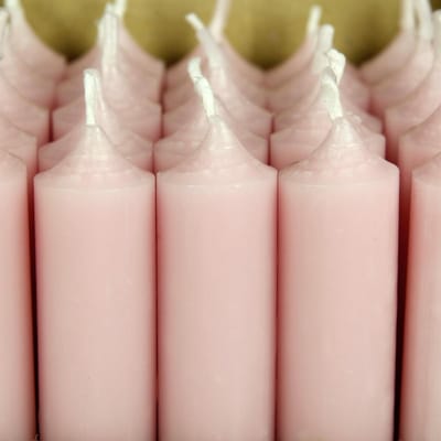 Set van 8 Pastel Roze Steekkaarsen (180x22mm) - Geurloos en Residuvrij Brandend
