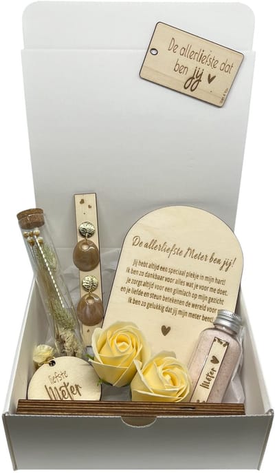 Geschenkbox liefste METER | beige | deluxe | droogbloemen | liefste meter | meter vragen | meter worden | peettante vragen | peettante worden | cadeau | geschenkdoos | giftbox