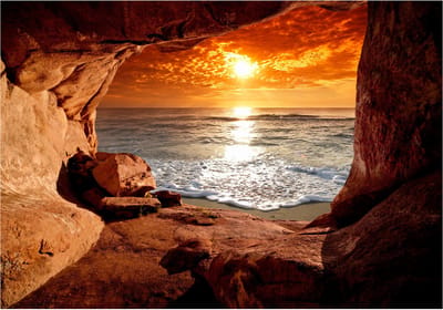 Fotobehangkoning - Behang - Vliesbehang - Fotobehang Uitzicht op Zee vanuit de Grot 3D - Exit from the Cave - 150 x 105 cm
