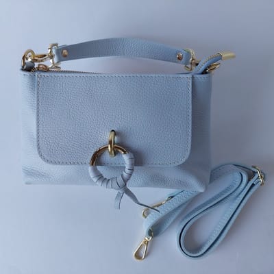 Blauw pastel Crossbody leer - hand tas -pastel blauw - wintersale - extra voordelig - trendy - sierring messing - echt leer - hand gemaakt Italië - vlot opvallend - HIP