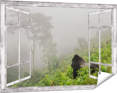 Gards Tuinposter Doorkijk Gorilla in het Woud tijdens de Mist - 120x80 cm - Tuindoek - Tuindecoratie - Wanddecoratie buiten - Tuinschilderij