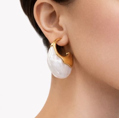 Dames Oorbellen Staal Organisch Design Goud en Wit – Moderne Stud Oorbellen – Stijlvol Cadeau voor Haar