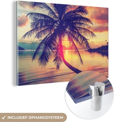 MuchoWow® Glasschilderij 150x100 cm - Schilderij acrylglas - Palmboom - Avond - Strand - Zomer - Foto op glas - Schilderijen - Portret van de zomer