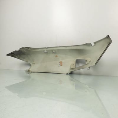 Coque arrière gauche origine pour Scooter Chinois 125 YY125T-12 TM00-070100006 noir Neuf