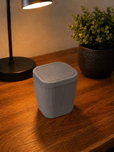 Bureau Prullenbak met Deksel – Compacte Mini Afvalbak 15 x 12,5 cm – PLA Plastic – 3D Geprint – Voor Bureau, Kantoor, Thuiswerkplek en Studeerkamer
