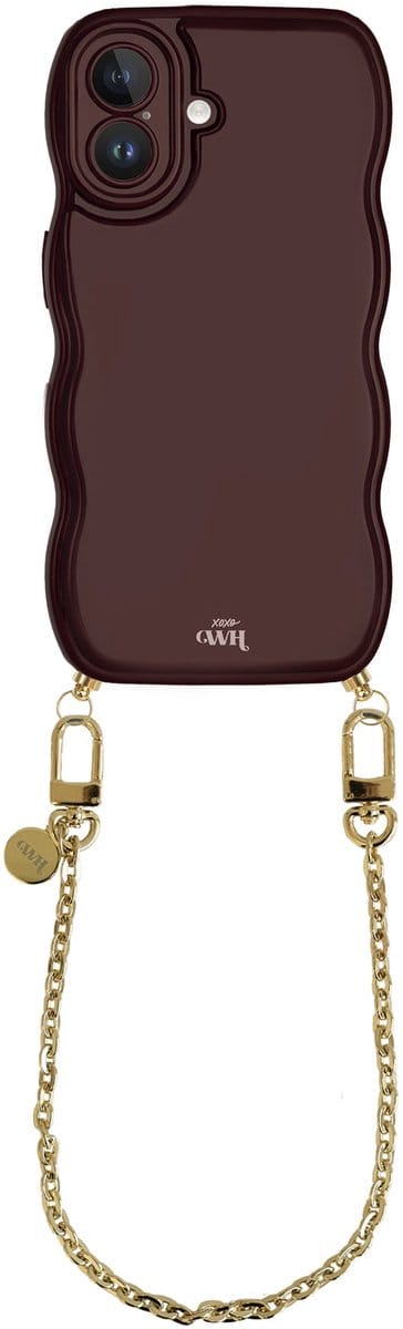 xoxo Wildhearts Glossy Wavy Cord Case Burgundy - Geschikt voor iPhone 16 - Dreamy - Kort koord - Glimmend telefoonhoesje met golven - Hoesje met koord - Gouden ketting - kort telefoonkoord - Bordeaux rood hoesje - Korte variant koord