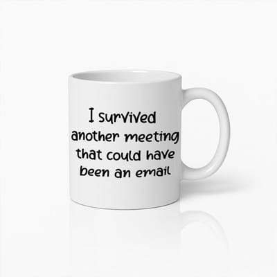 Grappige “I Survived Another Meeting That Could Have Been an Email” Witte Mok 330 ml – Kantoor Humor Koffiemok – Perfect Cadeau voor Collega’s