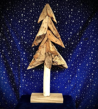 Christmas tree mini jono L - 60 cm hoog - kerstboom - tropische houtsoort gedroogd - hout - decoratiefiguur - kerstdecoratie - kerst - handgemaakt - interieur - accessoire - voor binnen - voor buiten - cadeau - geschenk - tuinfiguur - tuinbeeld