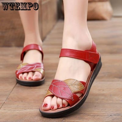 Damessandalen Zomer Nieuwe Ouderen Sandalen Antislip Zachte Bodem Mom Sandalen Comfortabele en Veelzijdige Middelbare Ademende Sandalen 41 rood