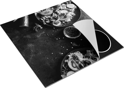 Chefcare Inductie Beschermer Gezonde Salades op een Marmeren Plaat - Zwart Wit - 78x78 cm - Afdekplaat Inductie - Kookplaat Beschermer - Inductie Mat