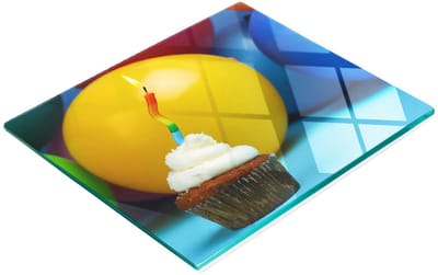 Stijlvol en duurzaam glazen bord met print voor een kleine tulbandcake (60x52 cm)
